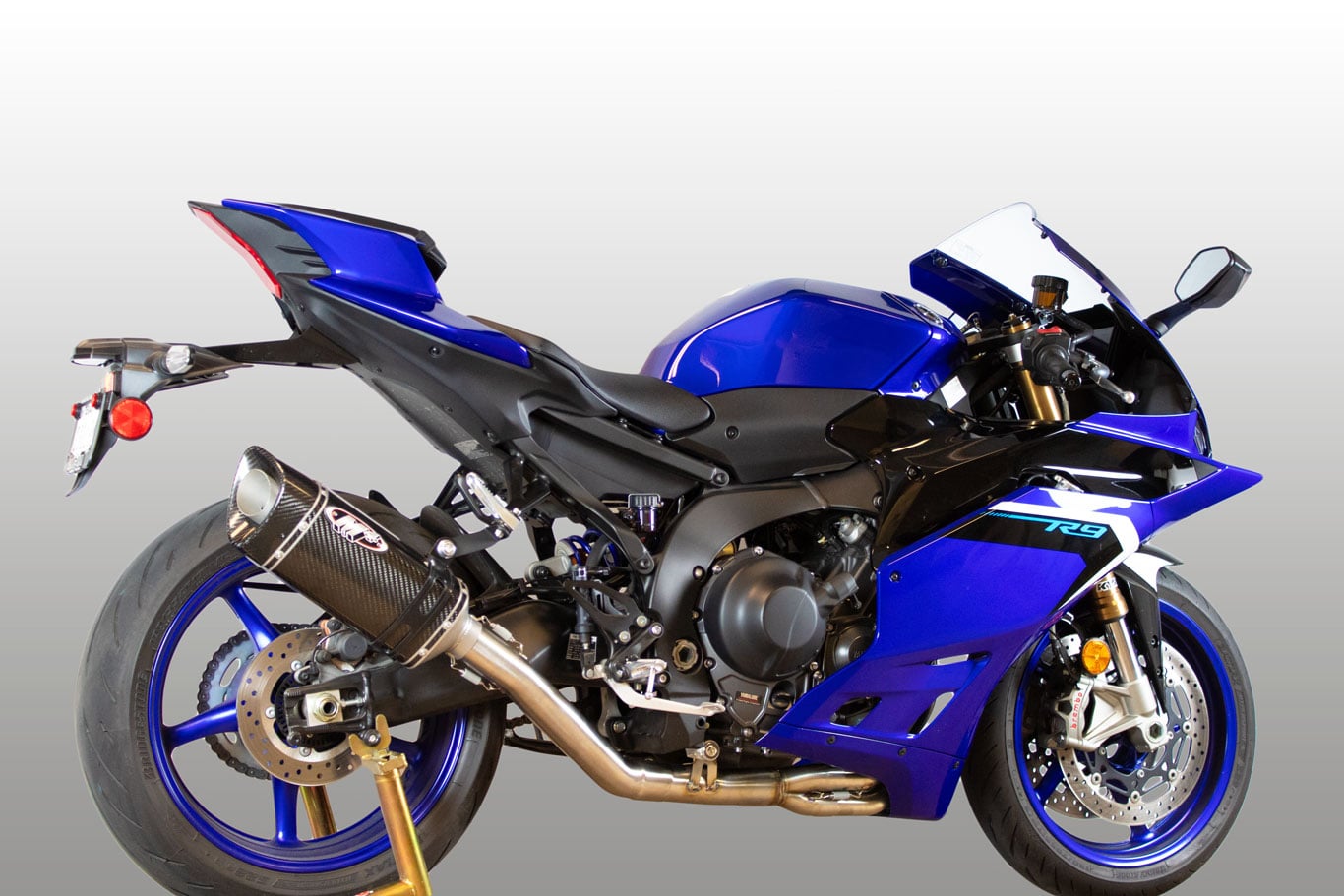 Full System with Carbon Scalene Canister 2025-2026 Yamaha R9